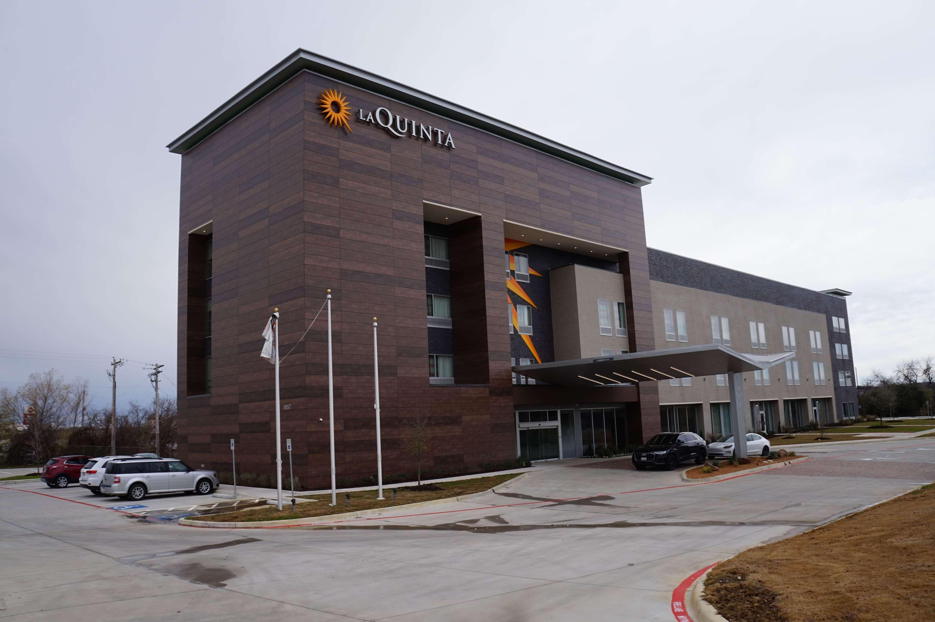 La Quinta Inn & Suites By Wyndham Lewisville Exterior foto